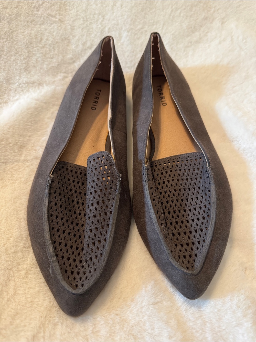 4 for $10- 12W Torrid Pointed Perforated Flats in Gray